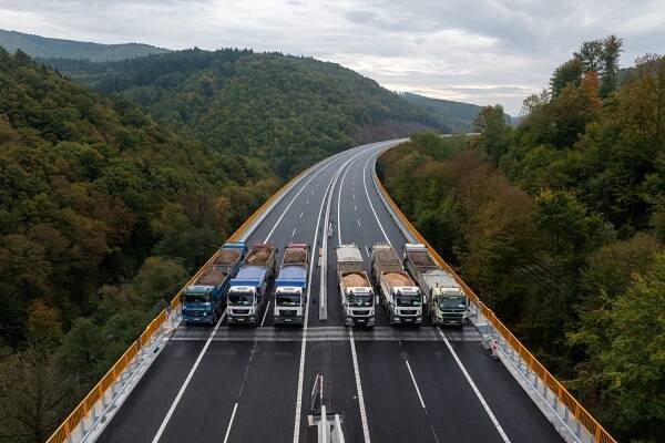 Dálnice korunami stromů. Nejdelší slovenskou estakádu otevřou už za měsíc