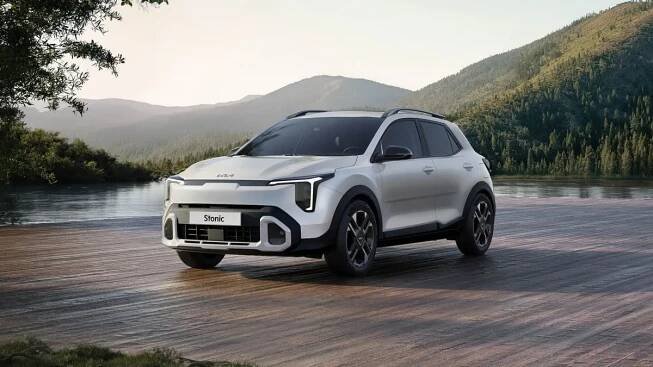 Crossover Kia Stonic se změnil k nepoznání. Facelift ukázal, že i malé auto může působit "dospěle"