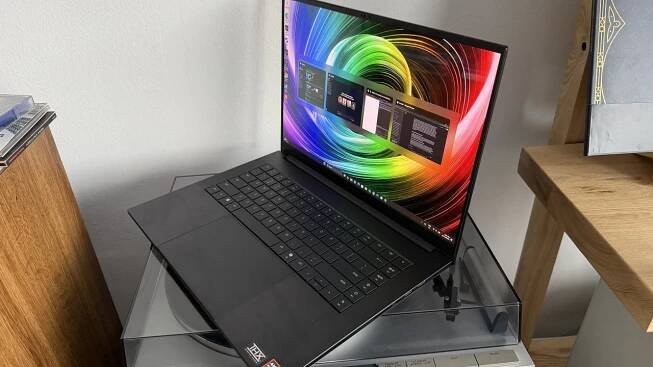 GeForce RTX 5090 v laptopu Razer Blade 16: Nejlepší grafická karta boduje v nejtenčím a krásně tichém herním notebooku