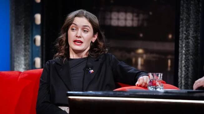 Herečka Sarah Haváčová vstoupila do armády: Když jsem poprvé vypálila, ukápla mi slza