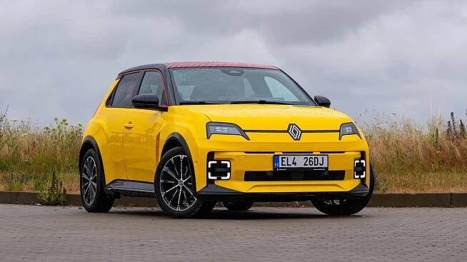 Nejpřitažlivější auto dneška je z Francie a jezdí na elektřinu. Renault 5 ale není jen parádník