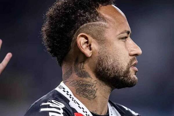 Šokující odhalení. Neymar mohl v létě skončit pod Vesuvem. Co jeho příchod do Neapole zhatilo?