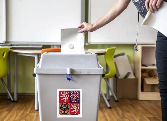 Co nejvíc pálí Čechy? Průzkumy ukazují, že u voleb rozhoduje domácí každodennost