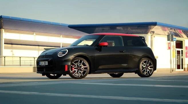 Mini Cooper JCW E: Kapesní urychlovač částic ve stylovém provedení