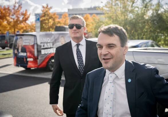 „To bylo ještě před vstupem do politiky.“ Turek se po schůzce s Babišem hájil, zatím prý není ze hry