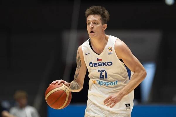 Českými basketbalisty roku jsou poprvé Krejčí a Vyoralová