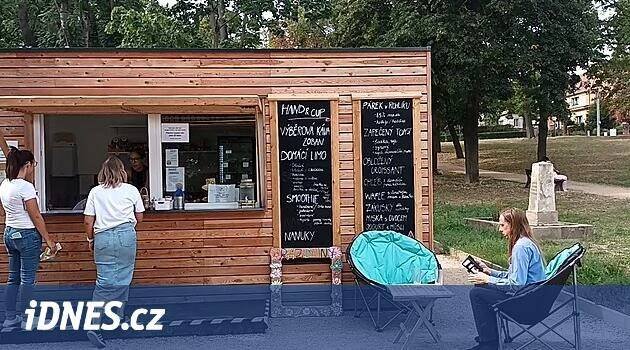 V Roudnici mají bistro, kde obsluhují handicapovaní - iDNES.tv