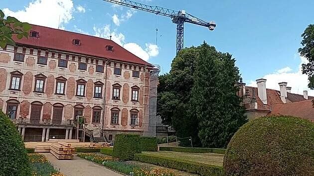 Rekonstrukce za 100 milionů korun. Zámek Libochovice opravuje střechy
