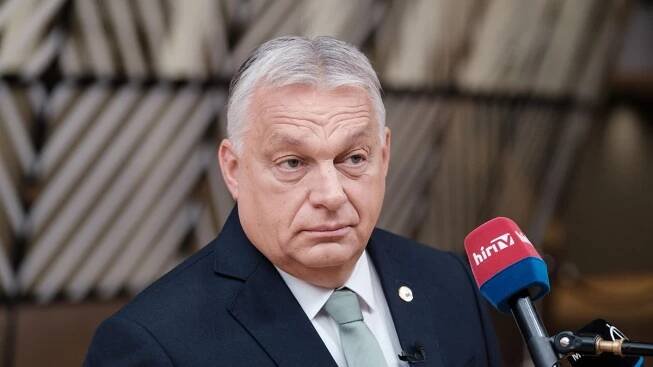 „Vyžilý podvodník“ proti falešnému Zelenskému. Kampaň v Maďarsku houstne