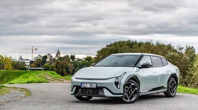 KIA s nejdelším dojezdem už je v prodeji. Výrobu EV4 v Žilině „pokřtil” Jaromír Jágr