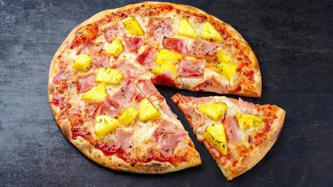 Havajská pizza: Kde vznikla a co na to Italové?