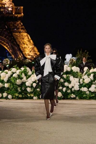 Je t'aime: 4 kousky, které vašemu šatníku vtisknou pařížskou eleganci