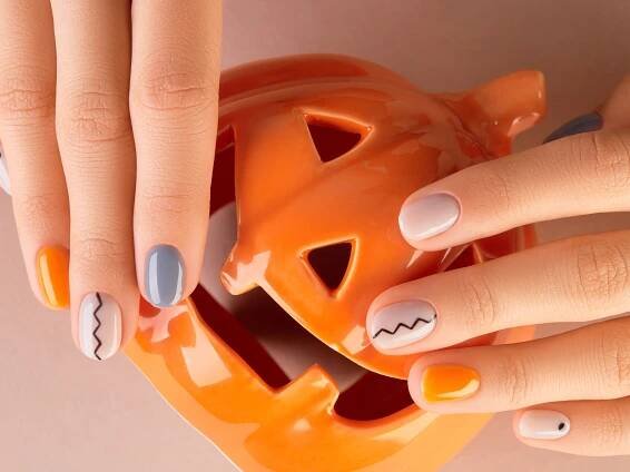 Decentní halloweenské nehty 2025: Stylová manikúra, kterou si zamilují i elegantní minimalistky