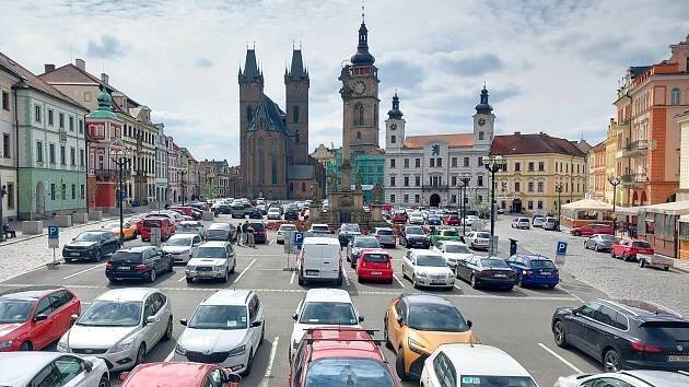 Podoba kašny na Velkém náměstí vzejde z pěti návrhů. Druhá fáze výběru začíná