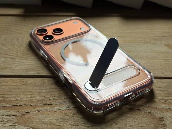 Kryt PanzerGlass CARE Kickstand MagSafe pro iPhone 17 recenze: Hned tři přidané hodnoty