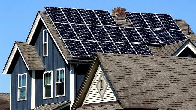 O kolik vzroste cena nemovitosti, když na ni umístíte fotovoltaické panely?