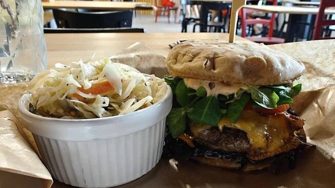 Mama’s burger v Brně překvapí i zklame