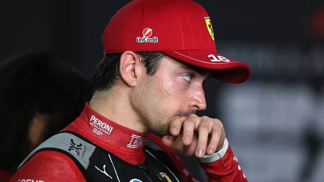 Ferrari odjíždí ze Singapuru zklamané