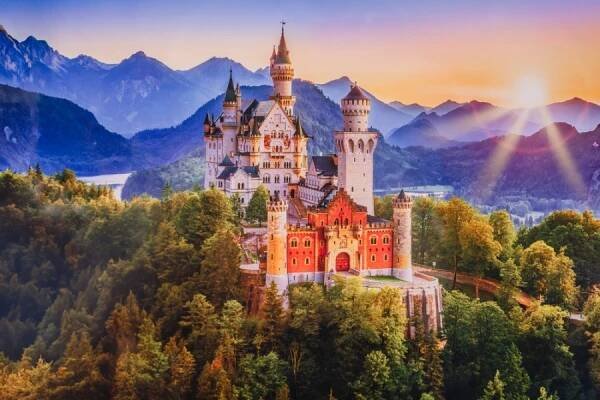 Neuschwanstein: Zámek šíleného krále, který inspiroval Disneyho