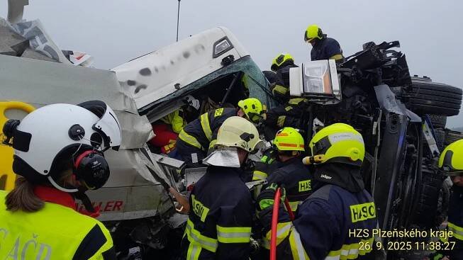 Na 123. kilometru dálnice D5 směr Rozvadov hasiči zasahovali u...