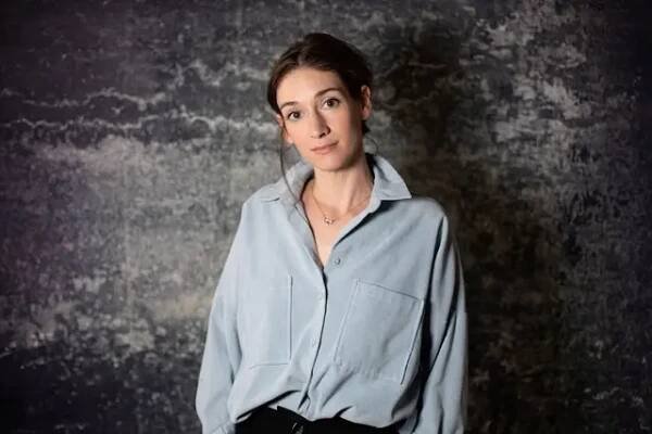Marta Dancingerová krátce po rozchodu září po boku nového mladšího muže. Je to známý podcaster, podívejte