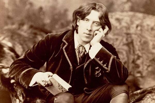 Oscar Wilde si zase smí půjčovat knížky. Britská knihovna mu po 130 letech obnovila průkazku
