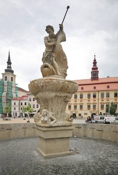 Ne komunistům a extremistům řeknou v Jihlavě Pecková, Vášáryová či Vetchý