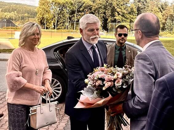 Zaostalá místa potáhnou dolů celou zemi, řekl Pavel. Zamíří i do vyloučené čtvrti