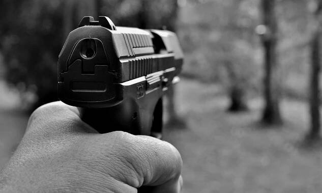 Muž v Brně střelil ženu do hlavy. Věřil, že je agentkou cizí mocnosti