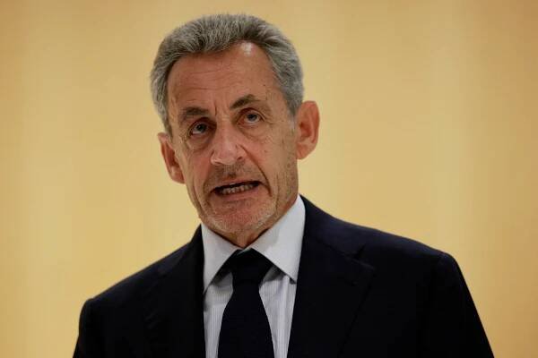VIP vězení, cela po Šakalovi? Francouzi spekulují, kam zavřou Sarkozyho