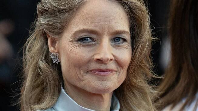 Toužil po ní muž, který spáchal atentát na Reagana, přežila útok lva. Jodie Foster má IQ 132