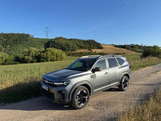 ŽENA-IN - Testujeme zajímavé SUV Dacia Bigster Extreme 4×4: Komfortní jízda a atraktivní poměr ceny a výbavy