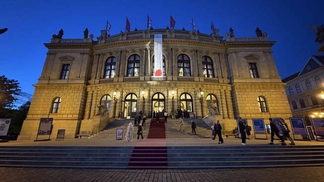 Dvořákova Praha a Sir András Schiff