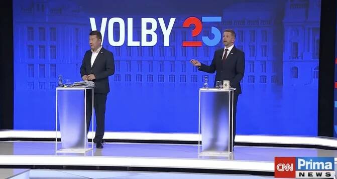 Souboj dvou světů. Okamura vsadil v duelu s Rakušanem na sílu a strach, předseda STAN na klid a bonmoty