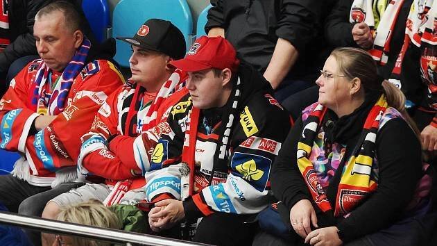 OBRAZEM: Byli jste na hokejovém derby v Hradci? Najděte se na fotkách