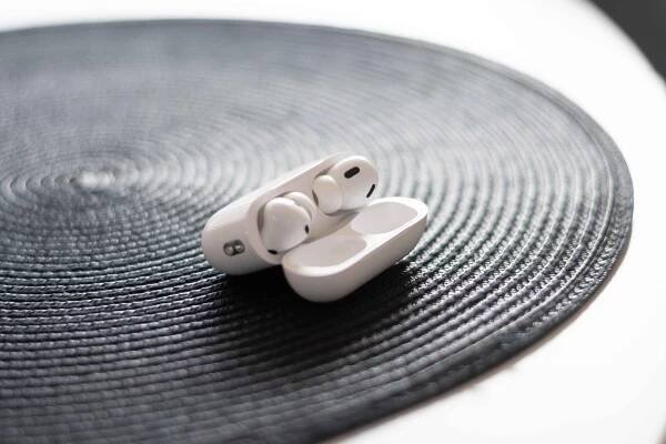 Recenze AirPods Pro 2: Skvělý zvuk, vynikající výdrž i něco navíc