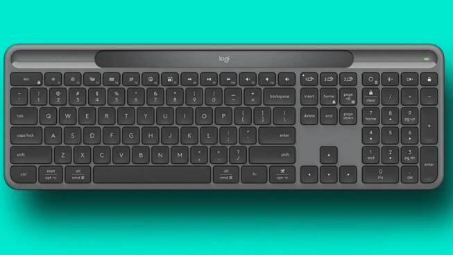 Tuto klávesnici nepřipojíte kabelem, nabíjí se pouze světlem. Představení klávesnice Logitech Signature Slim Solar+ K980