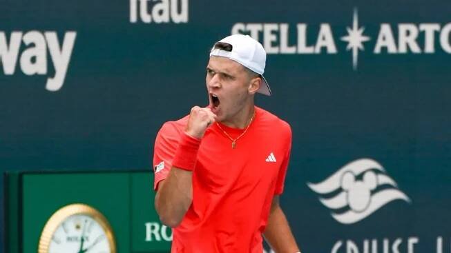 Menšík přejel Tiafoeho a Češi slaví postup do finálové fáze Davis Cupu