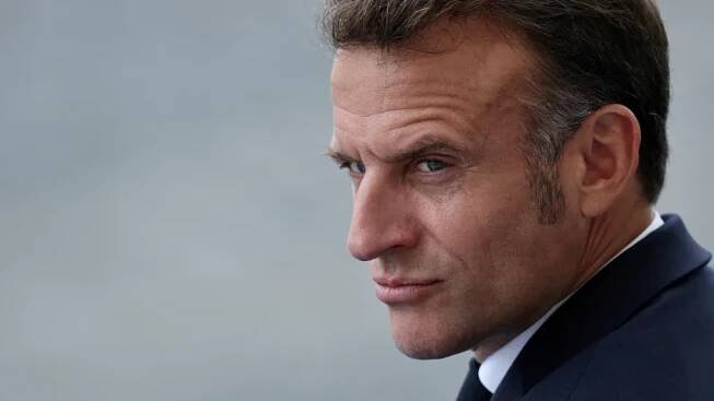 Macron chce jmenovat nového premiéra do 48 hodin, oznámil Elysejský palác