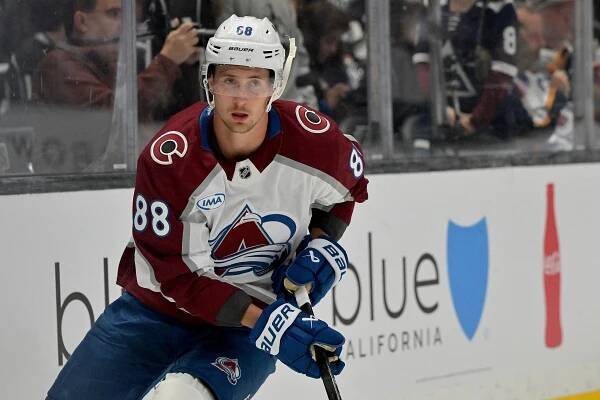 Nečas vlétl do nové sezony NHL, výhru řídil dvěma góly. Na úvod slaví i obhájci