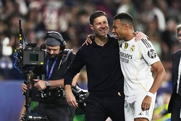 Real Madrid na vítězné vlně díky kanonýrovi Mbappému. Stále jsme ve fázi růstu, ví Alonso