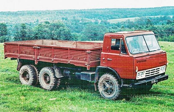 Legendární ruský výrobce nákladních aut slaví. První Kamaz vyrobili před 45 lety