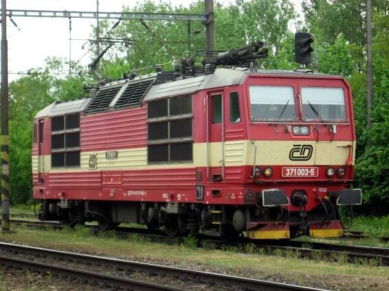 Soubor:Lokomotiva 371 v Holešovicích.jpg
