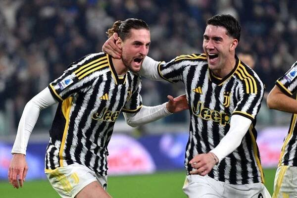 Juventus ve šlágru kola porazil AS Řím 1:0, AC doma udolalo trápící se Sassuolo