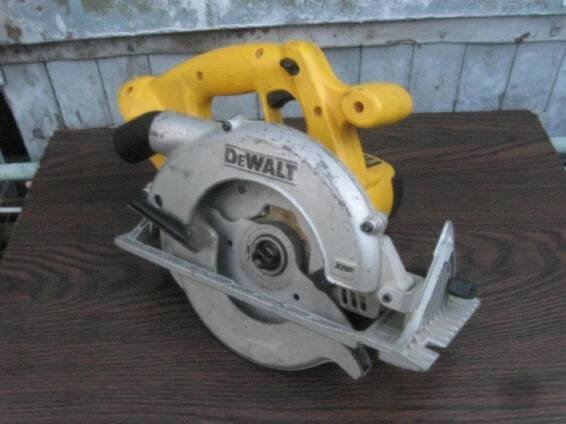 Kotoučová pila - okružní ruční mafl AKU DEWALT DC390 18V