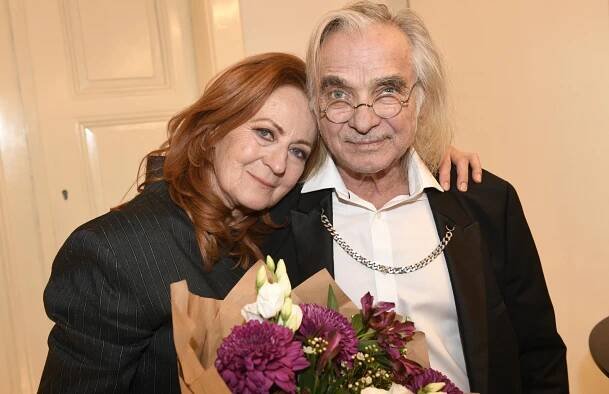 Nestárnoucí Simona Stašová slavila životní jubileum: Nechyběla Jiřina Bohdalová, Lucie Bílá a zástupy dalších gratulantů