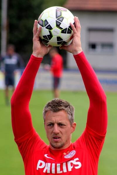 Soubor:PSV Eindhoven, Teamcamp Bad Erlach, July 2014 (147).jpg – Wikipedie