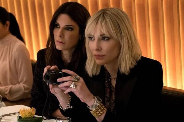 Debbie a její parťačky - Z filmu - Sandra Bullock, Cate Blanchett