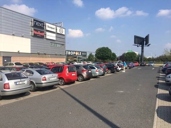 Středočeši mají smůlu: Metropole Zličín od pondělí zpoplatní dlouhodobé stání