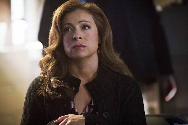 Arrow - Huntress se vrací - Z filmu - Alex Kingston
